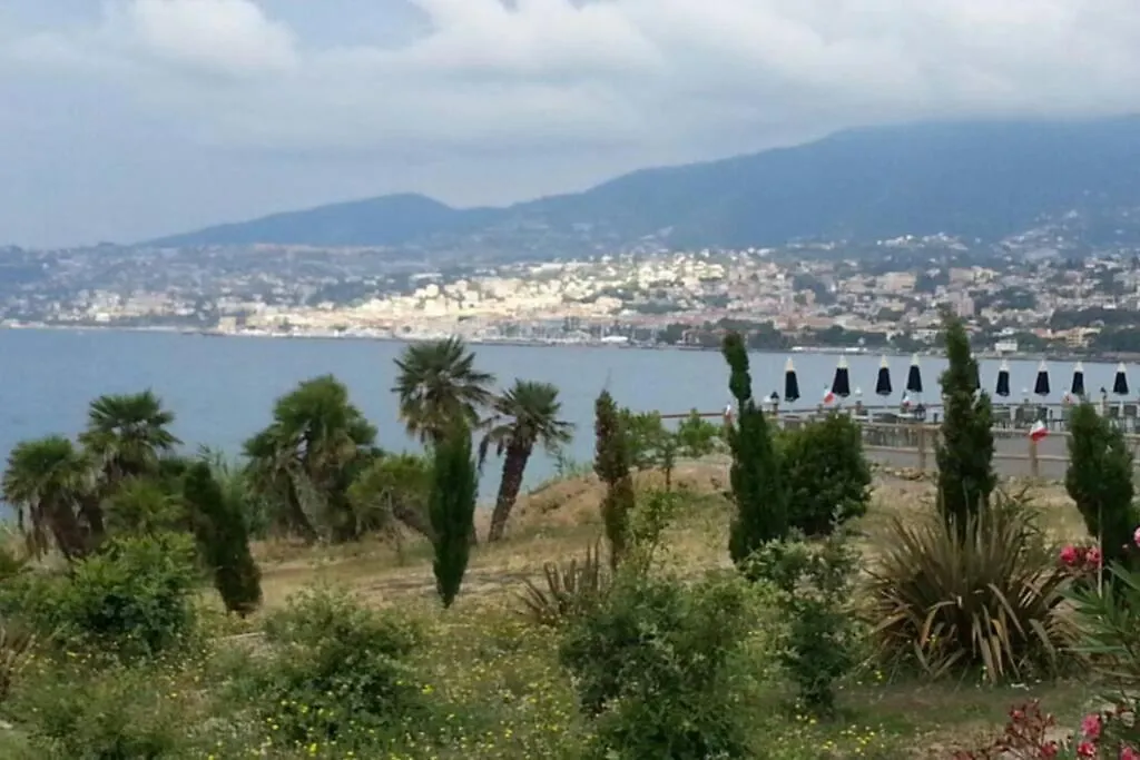 Centrally Located Apt By Harbour With Elevator Sanremo 0*,